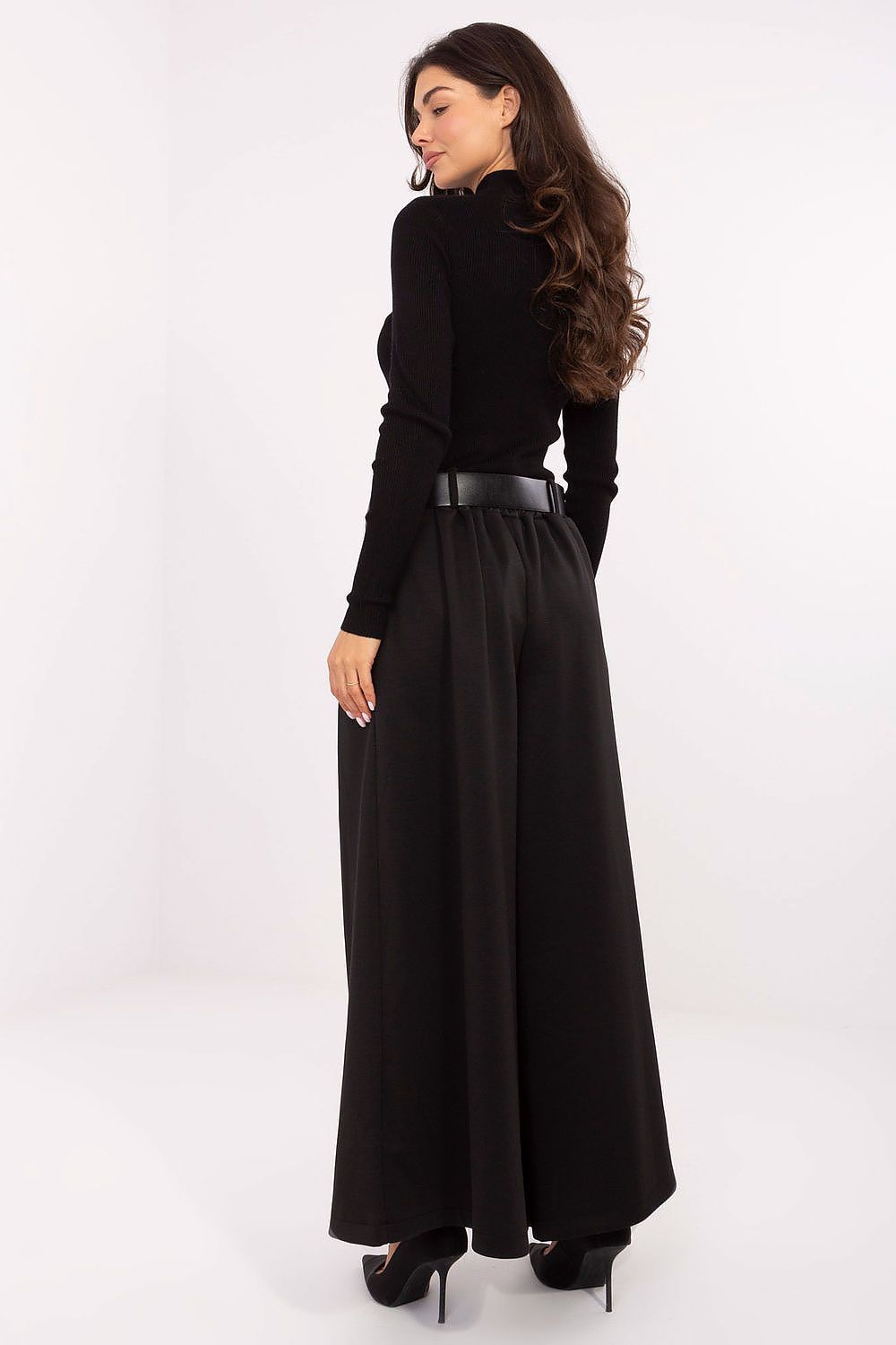 Women trousers model 220011 Italy Moda