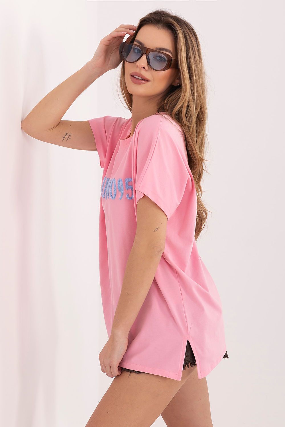 T-shirt model 225480 Relevance