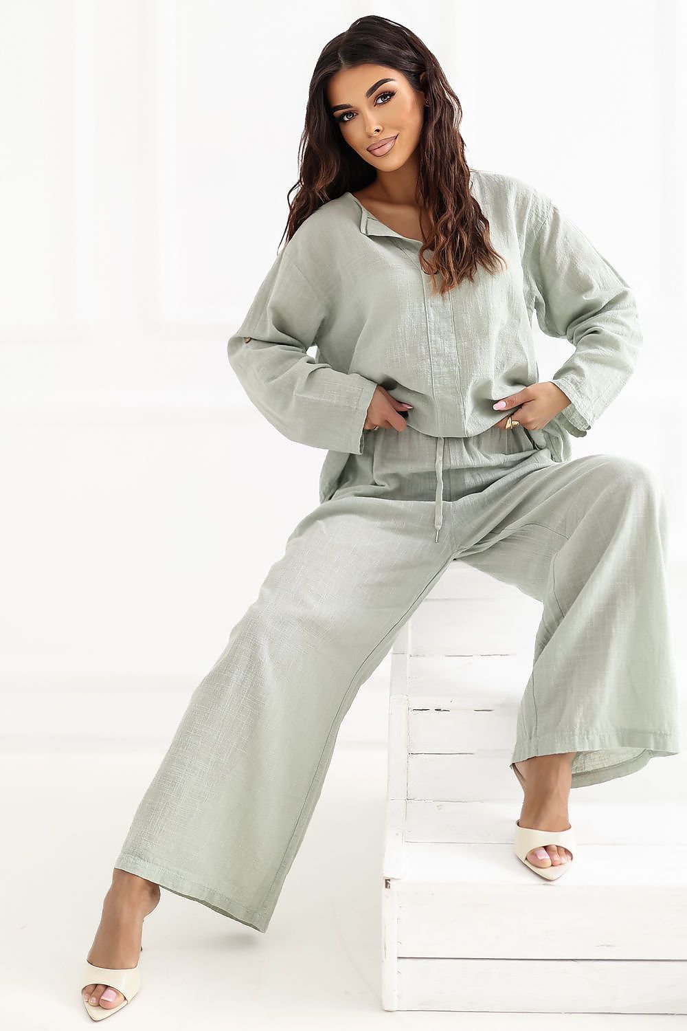 Women trousers model 226445 Italy Moda