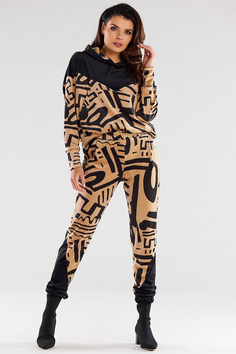 Women trousers model 176867 awama