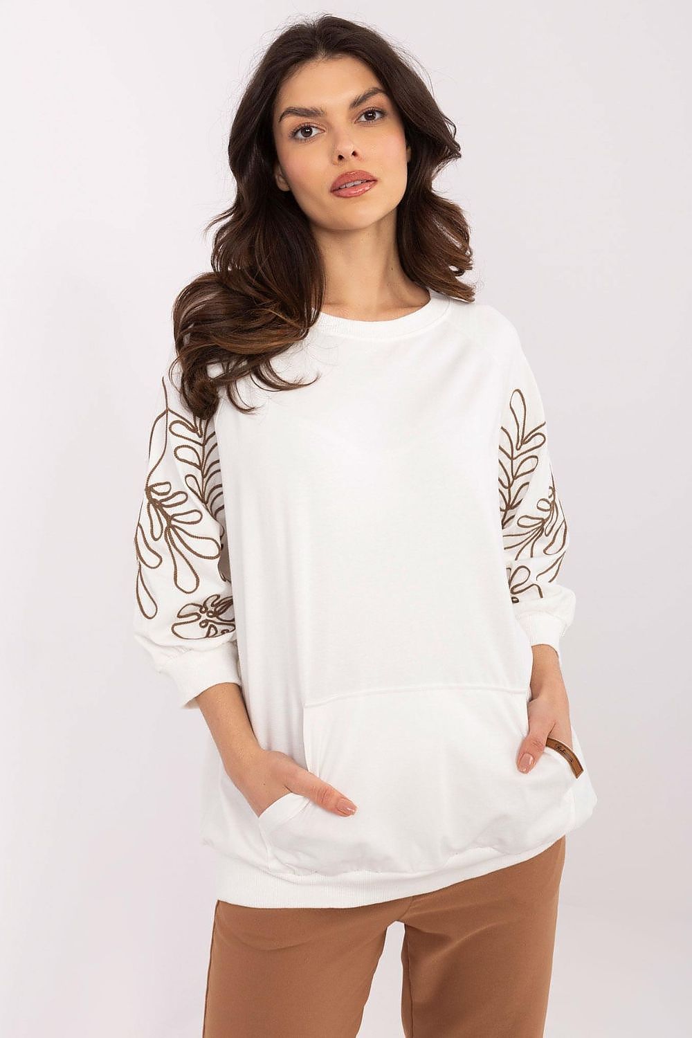  Sweatshirt model 210658 Relevance 